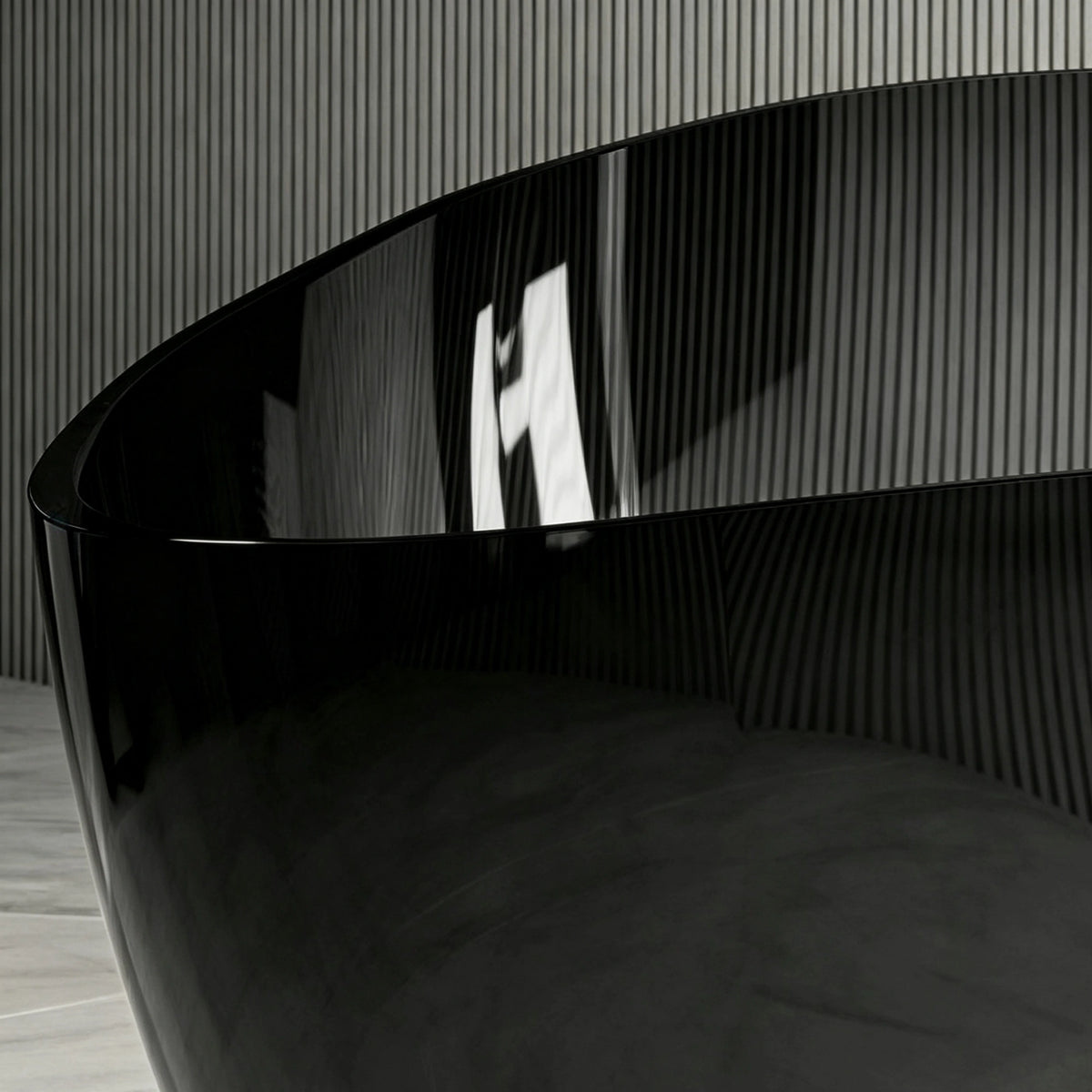 Close-up of the curved clear-edged rim and transparent black sidewall.
